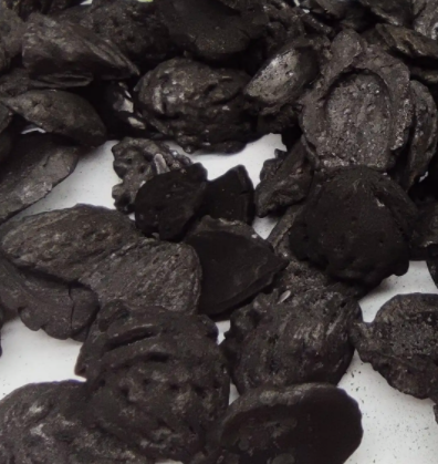 碳化爐+破碎機(jī)，輕松加工椰殼碳顆粒用于生產(chǎn)活性炭、燒烤碳棒等等