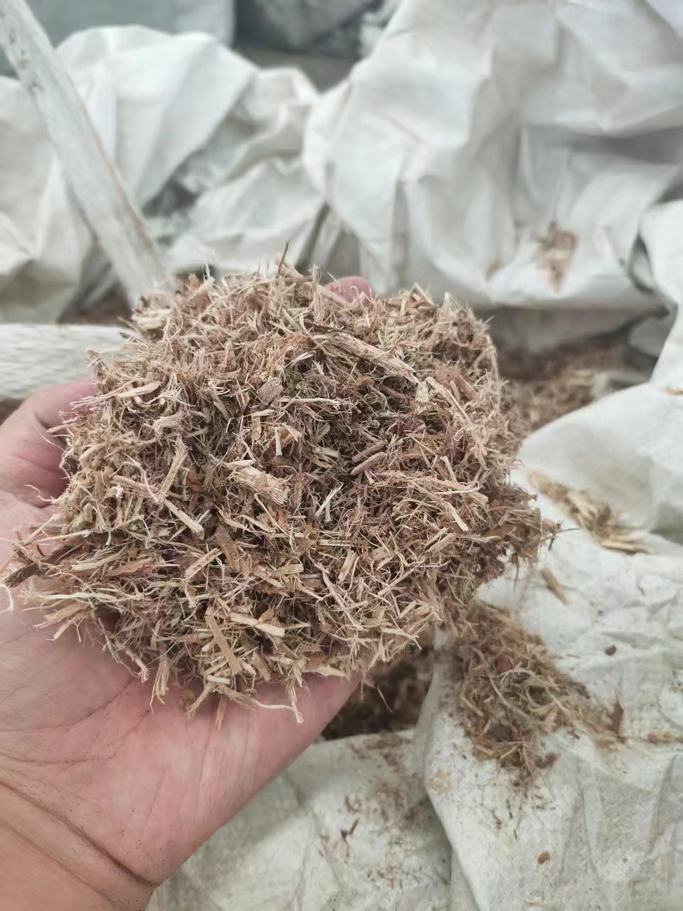 連續(xù)式碳化處理，生物質(zhì)原料含水量要求